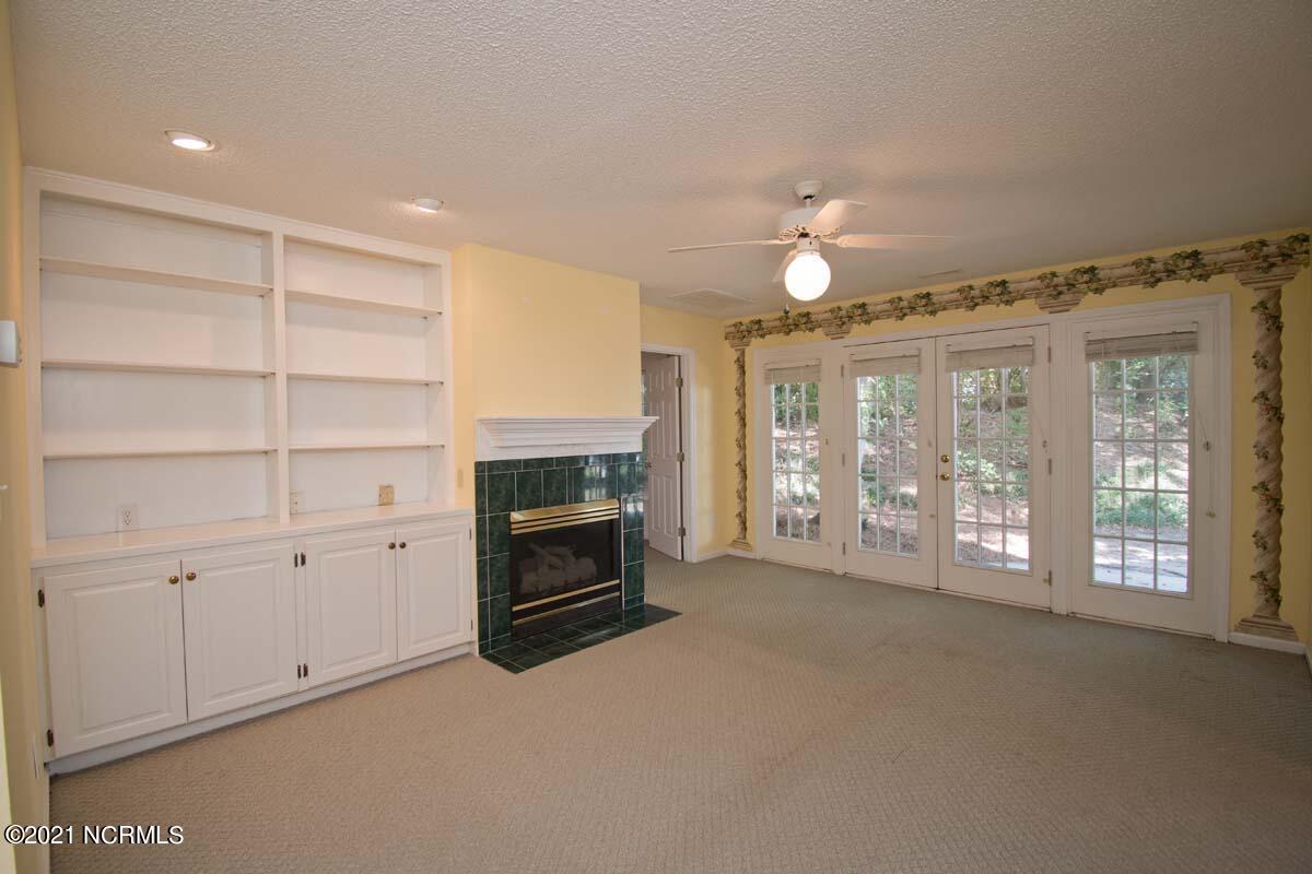 416 Emerald Circle Emerald Isle, NC 28594 - Photo 3 of 50 Living room