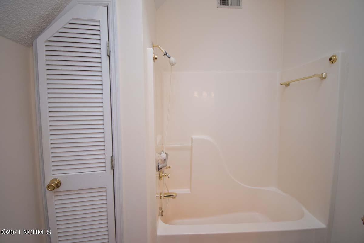 416 Emerald Circle Emerald Isle, NC 28594 - Photo 36 of 50 Hall tub