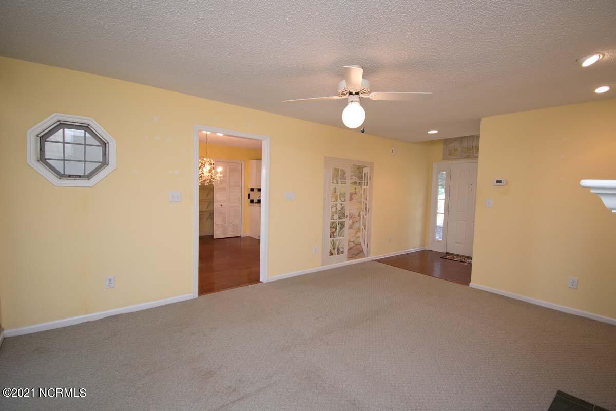 416 Emerald Circle Emerald Isle, NC 28594 - Photo 44 of 50 lr to kitchen