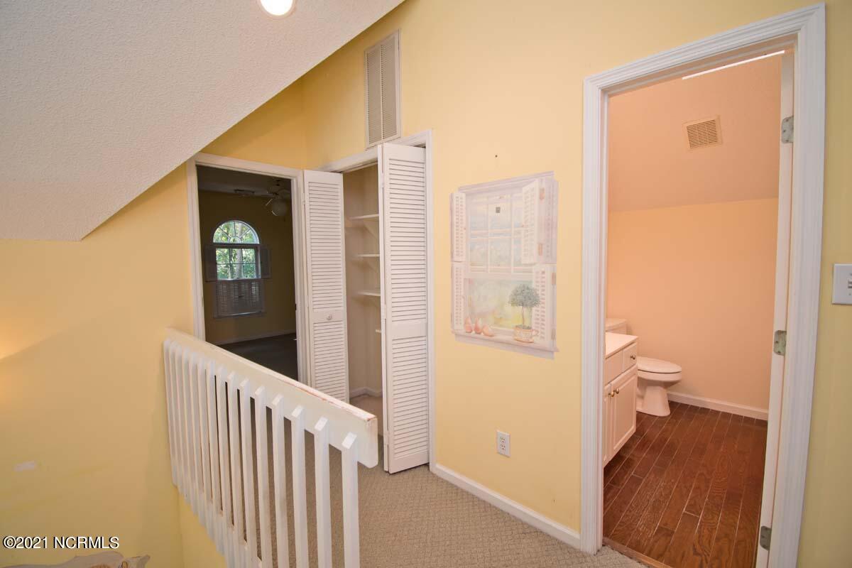 416 Emerald Circle Emerald Isle, NC 28594 - Photo 47 of 50 Upstairs hall