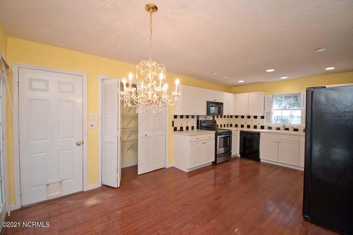 416 Emerald Circle Emerald Isle, NC 28594 - Photo 5 of 50 Dining kitchen