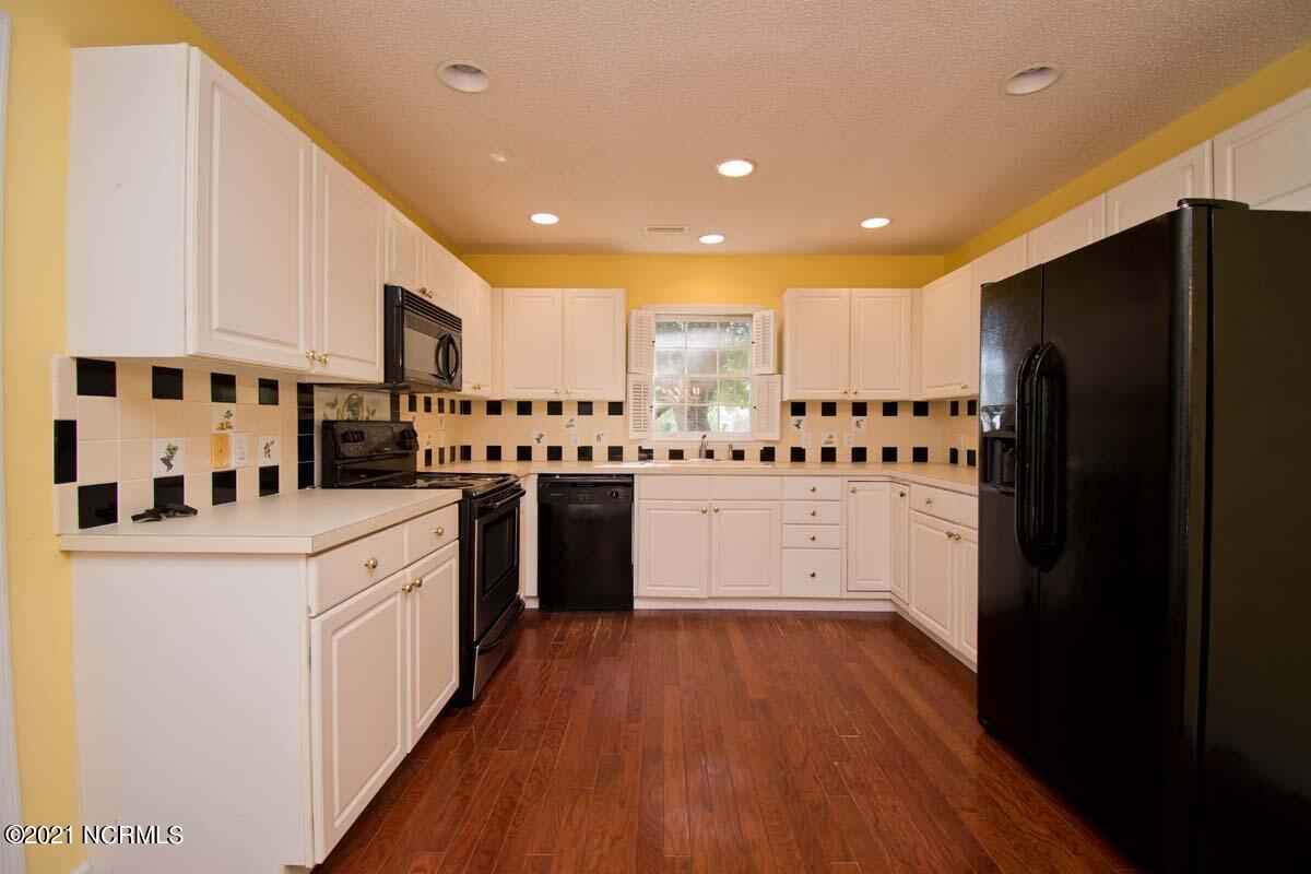416 Emerald Circle Emerald Isle, NC 28594 - Photo 7 of 50 Kitchen