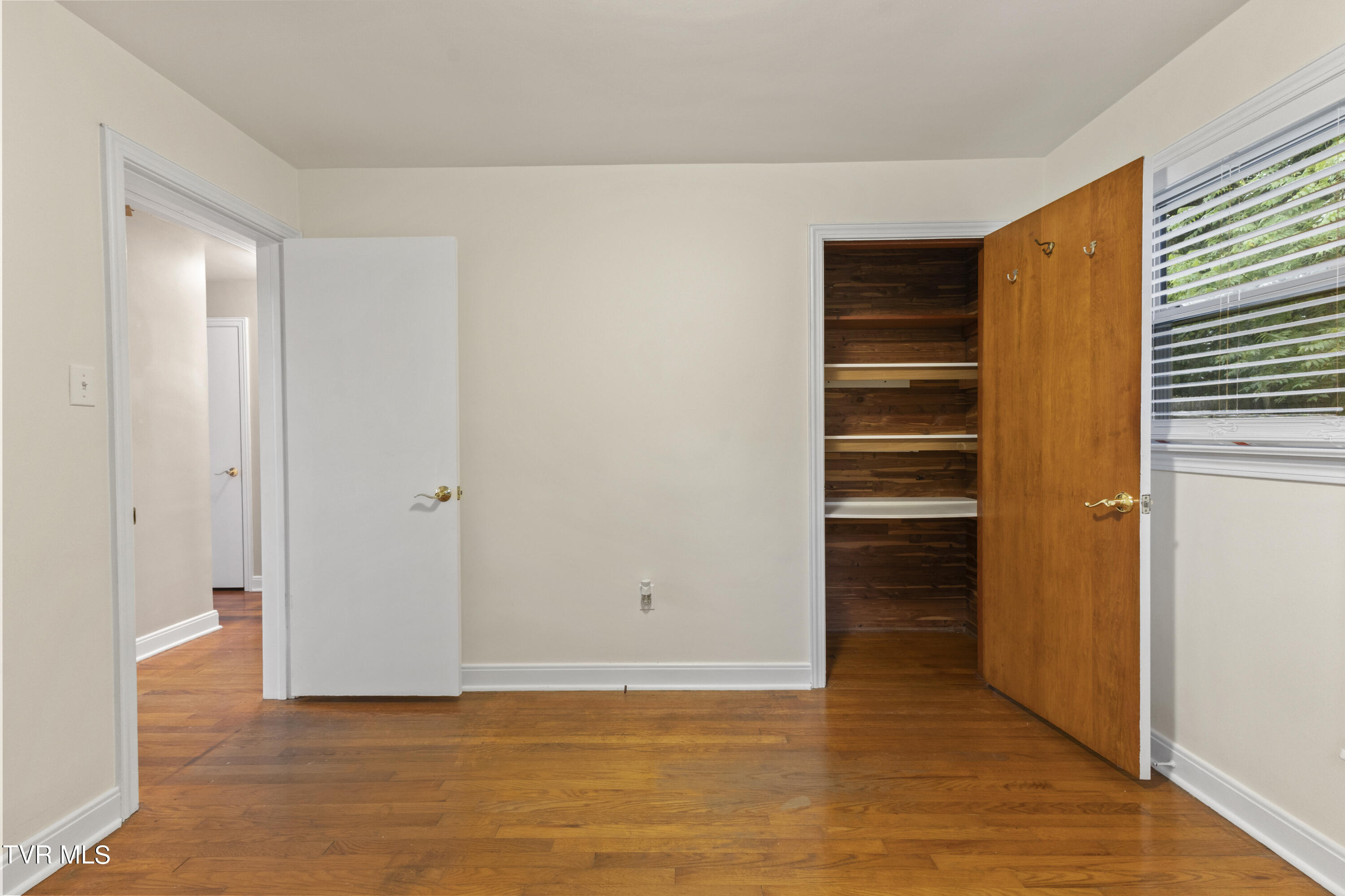 1608 Wendover Road Bristol, VA 24201 - Photo 13 of 32 128A4861