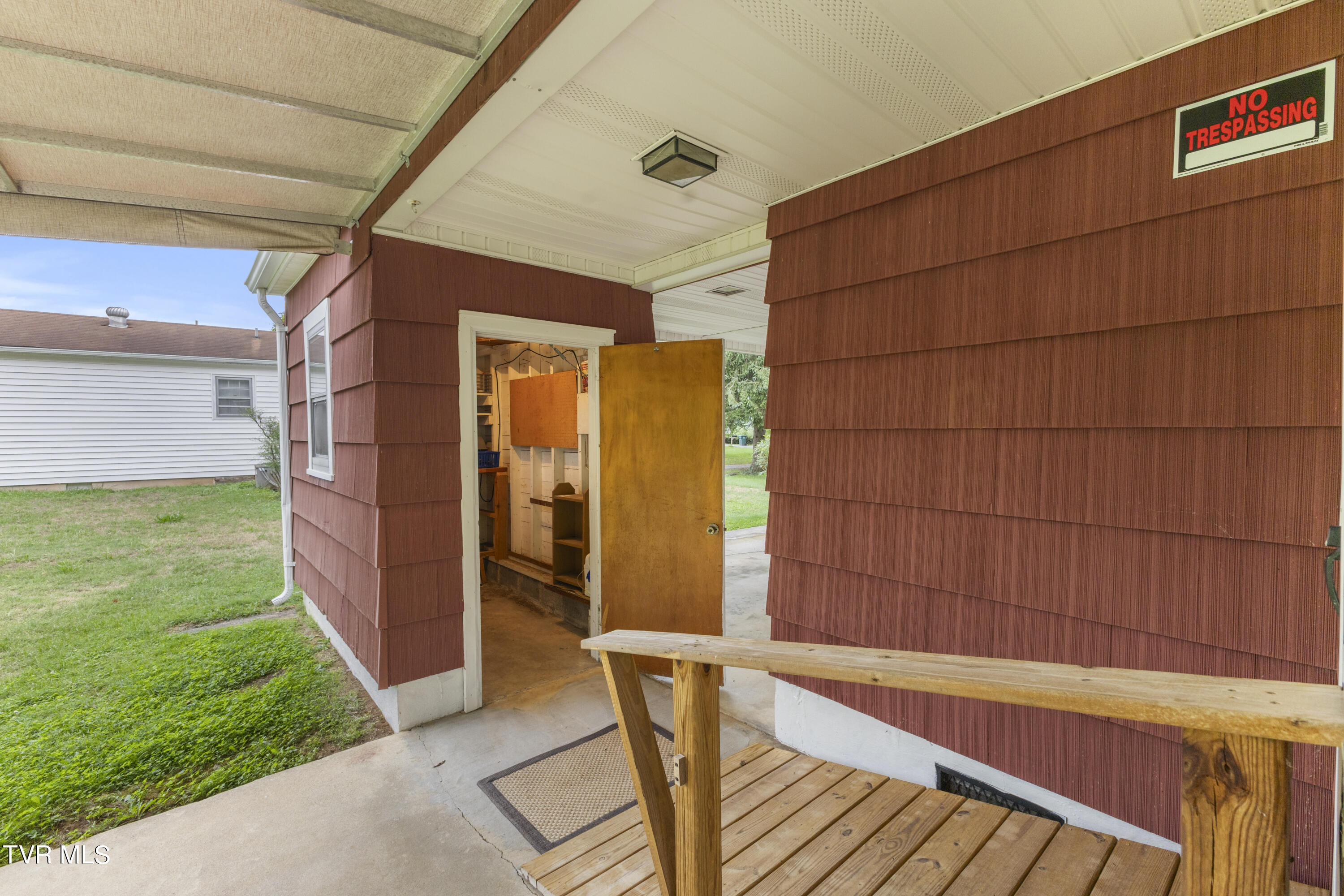 1608 Wendover Road Bristol, VA 24201 - Photo 23 of 32 128A4803