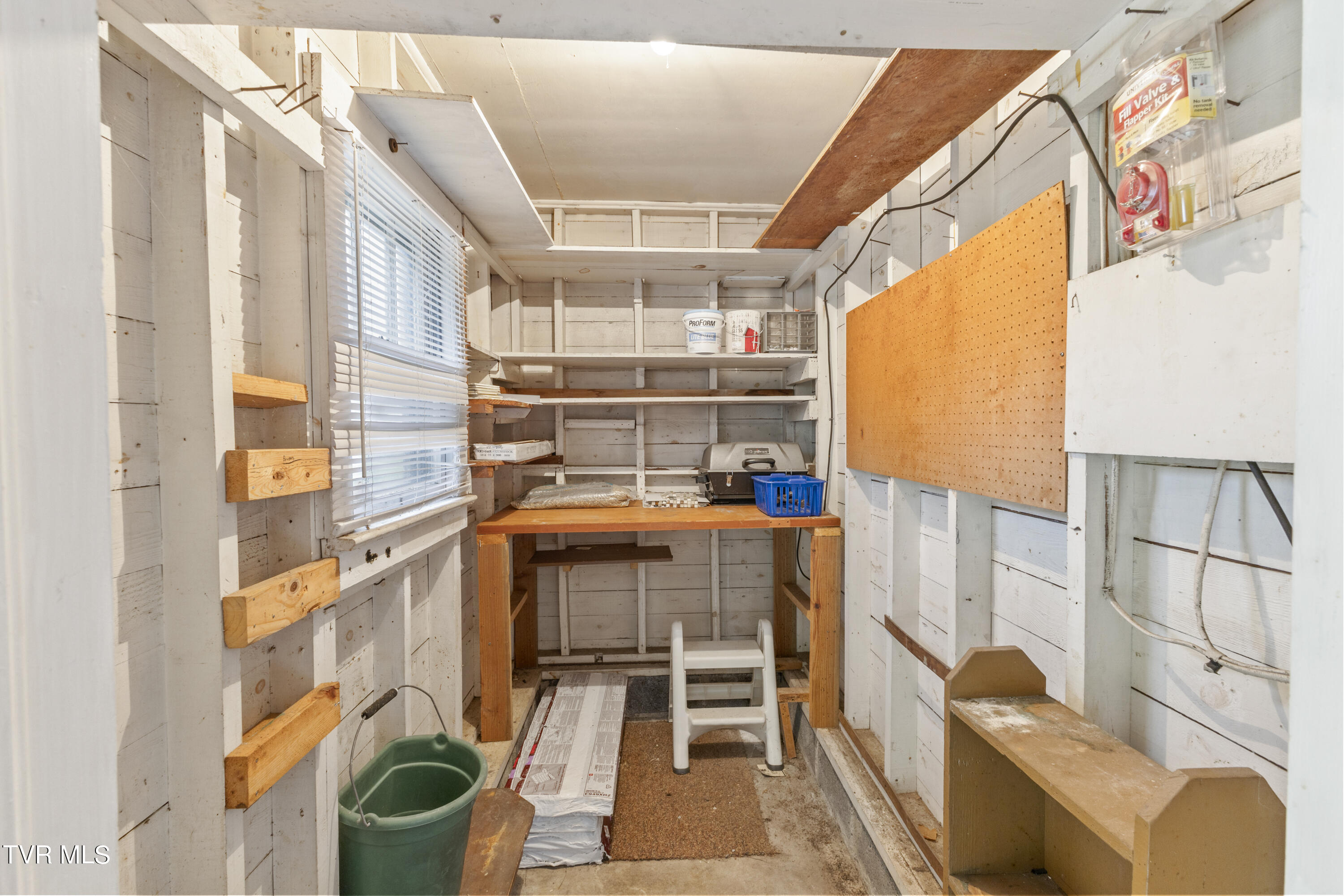 1608 Wendover Road Bristol, VA 24201 - Photo 28 of 32 128A4808