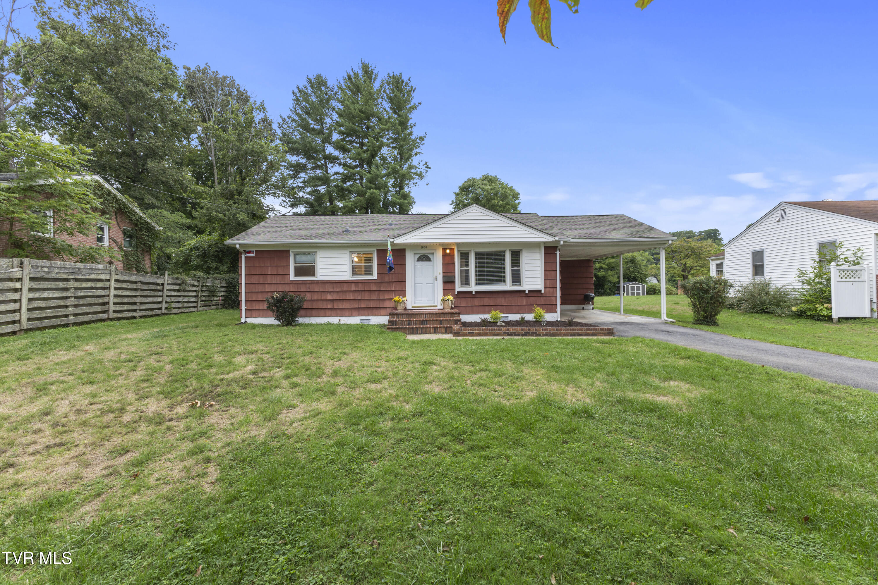 1608 Wendover Road Bristol, VA 24201 - Photo 32 of 32 128A4797
