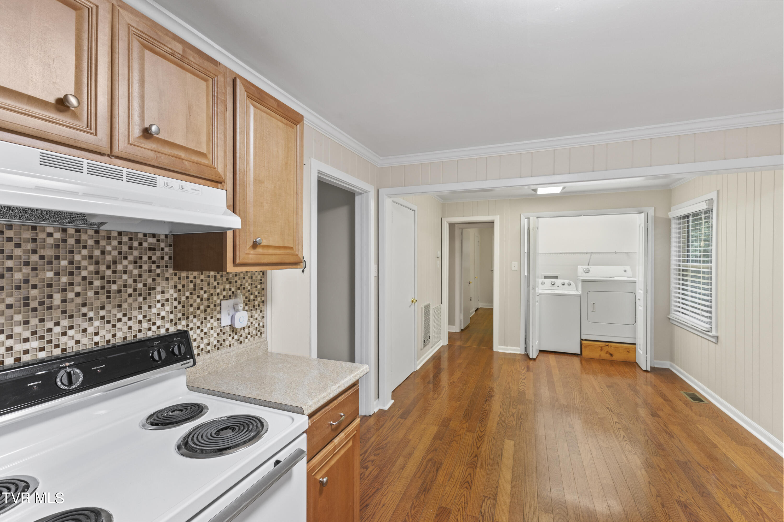 1608 Wendover Road Bristol, VA 24201 - Photo 6 of 32 128A4833