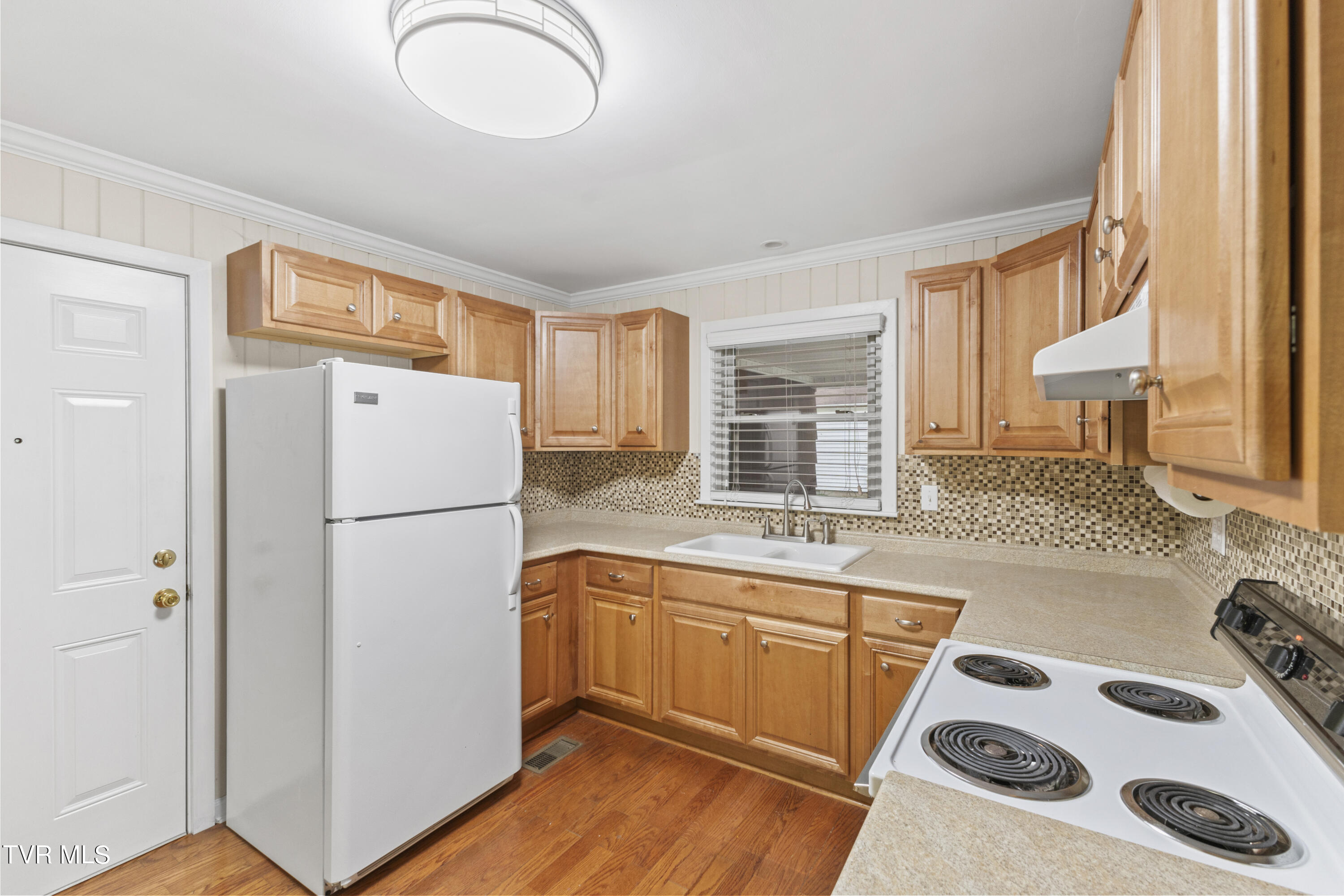1608 Wendover Road Bristol, VA 24201 - Photo 8 of 32 128A4830