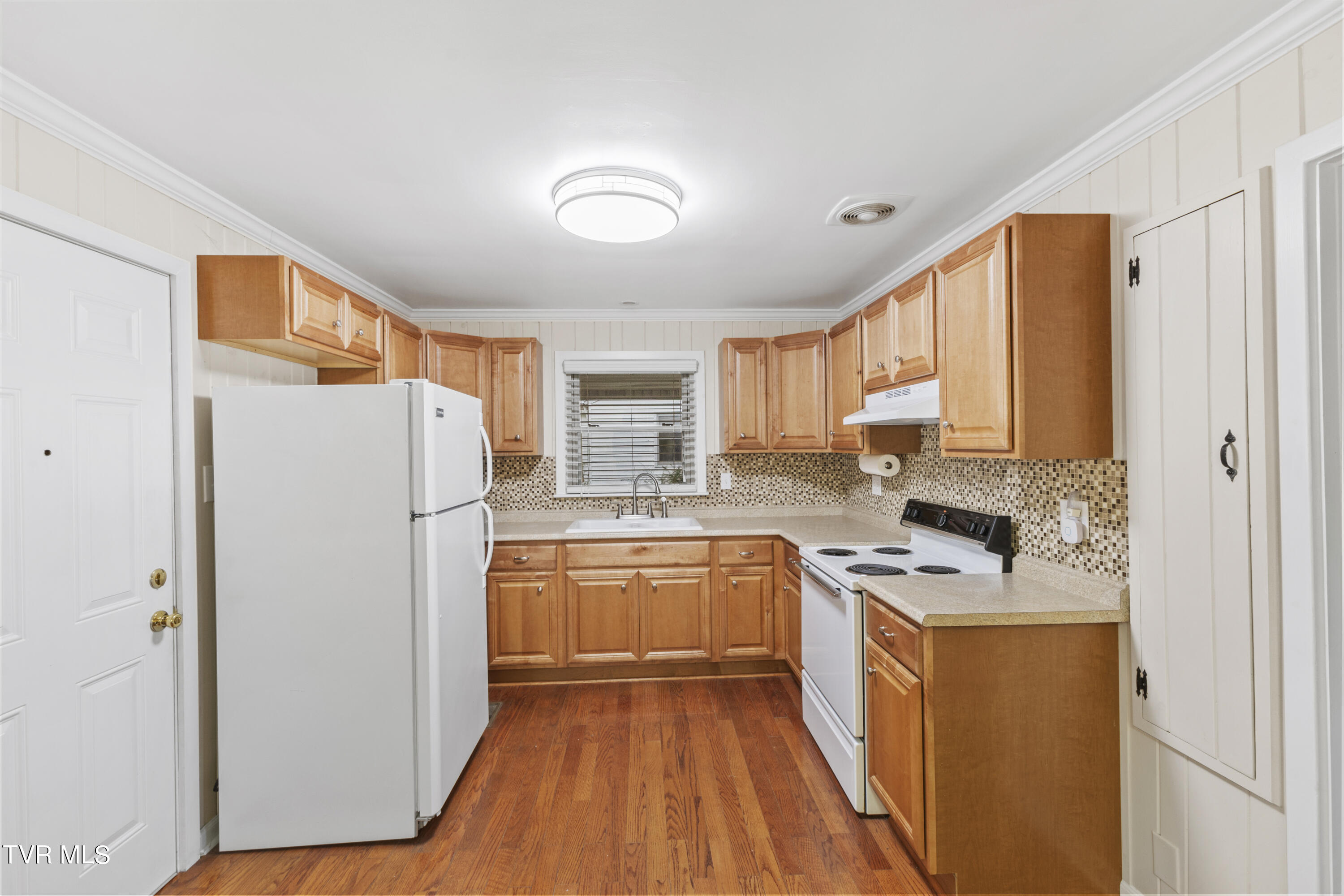 1608 Wendover Road Bristol, VA 24201 - Photo 9 of 32 128A4826
