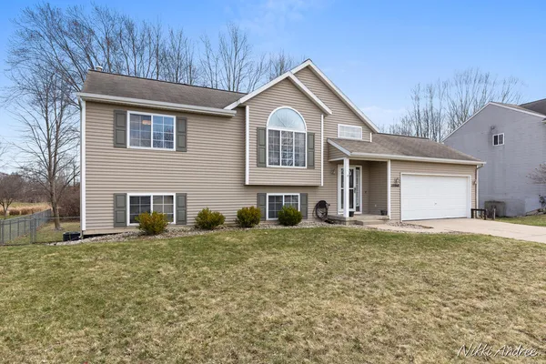 $359,900 | 10868 Douglas Drive, Allendale, MI 49401