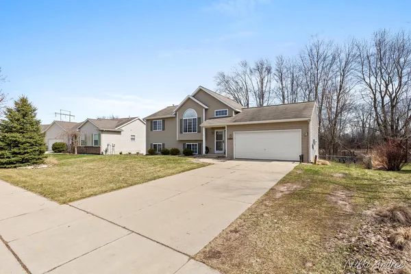 $359,900 | 10868 Douglas Drive, Allendale, MI 49401