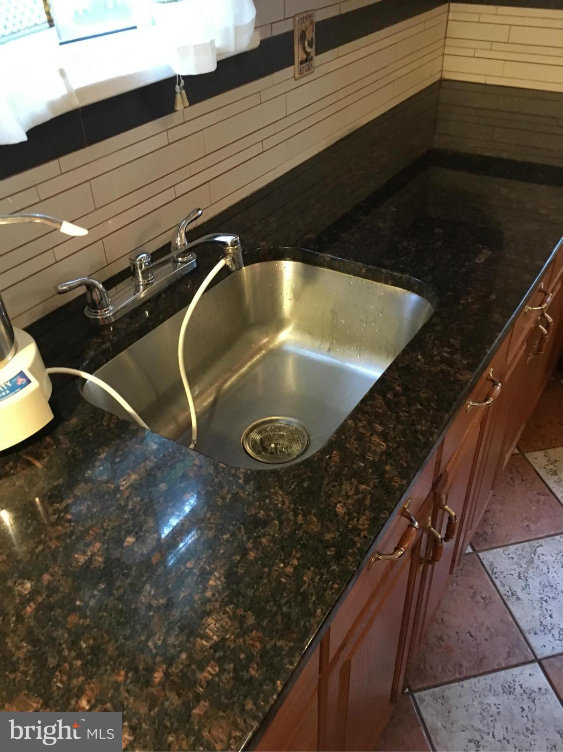 5326 Chesapeake Road Hyattsville, MD 20781 - Photo 8 of 23 Kitchen