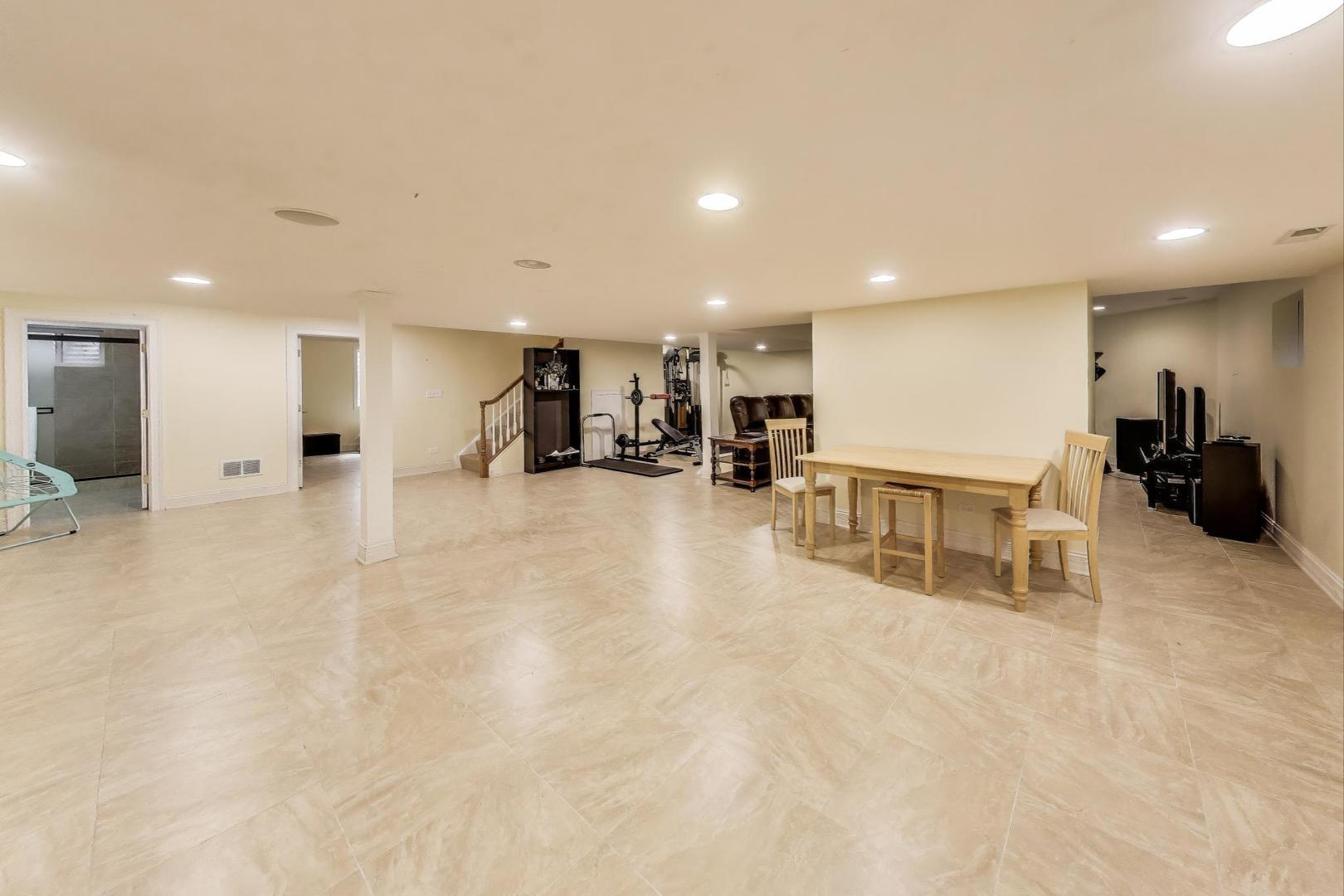 1920 Wedgewood Drive Lake Forest, IL 60045 - Photo 38 of 53 a view of a room with gym equipment