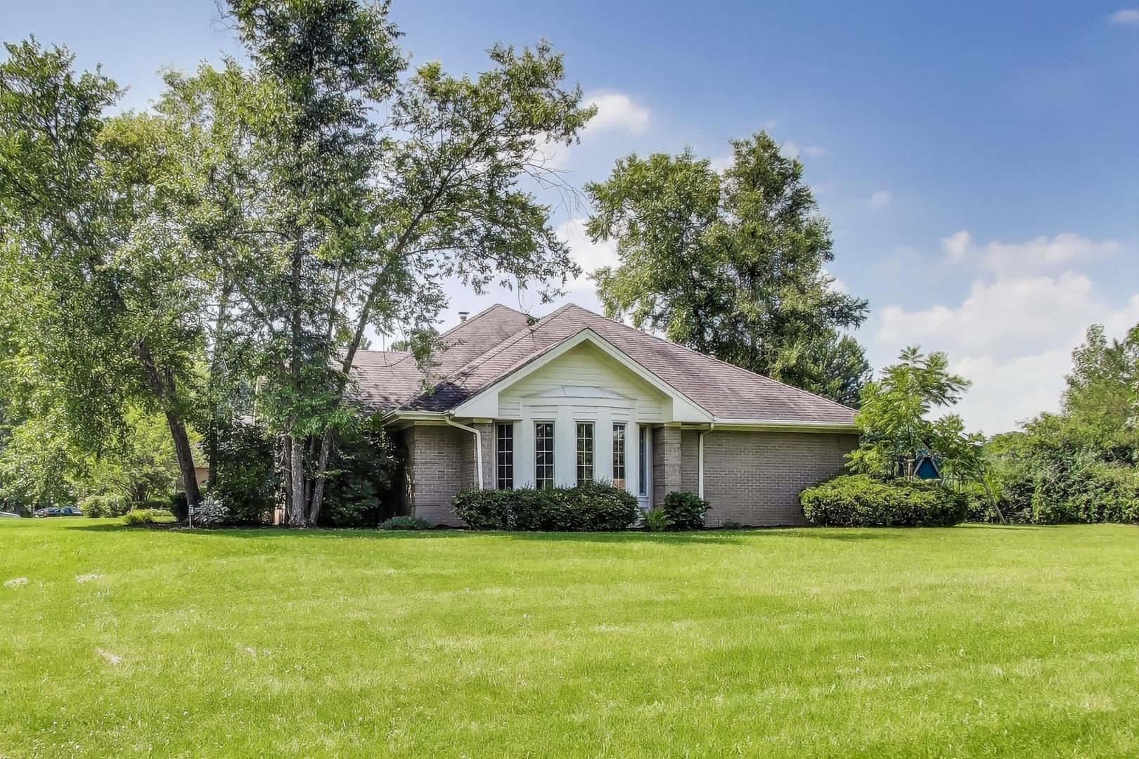 1920 Wedgewood Drive Lake Forest, IL 60045 - Photo 43 of 53 a front view of a house with a garden