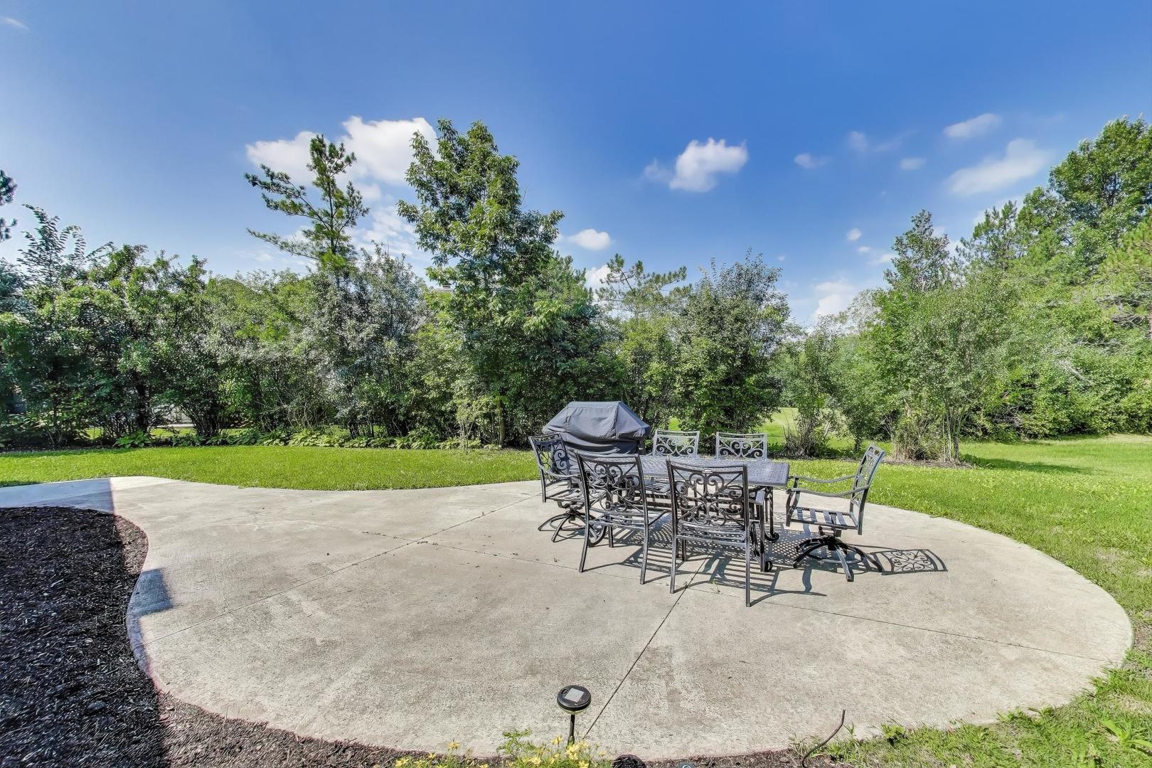 1920 Wedgewood Drive Lake Forest, IL 60045 - Photo 49 of 53 a view of a backyard with sitting area