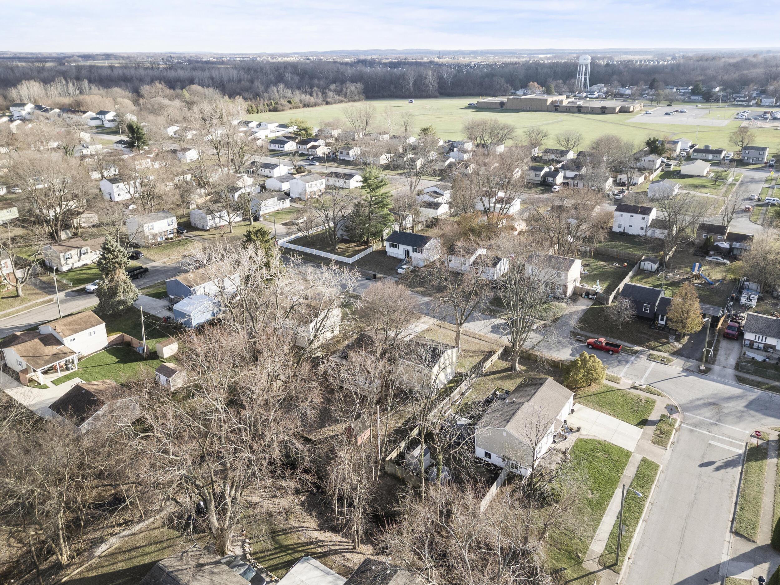 3346 Sundale Road Columbus, OH 43232 - Photo 32 of 37 34_drone 07