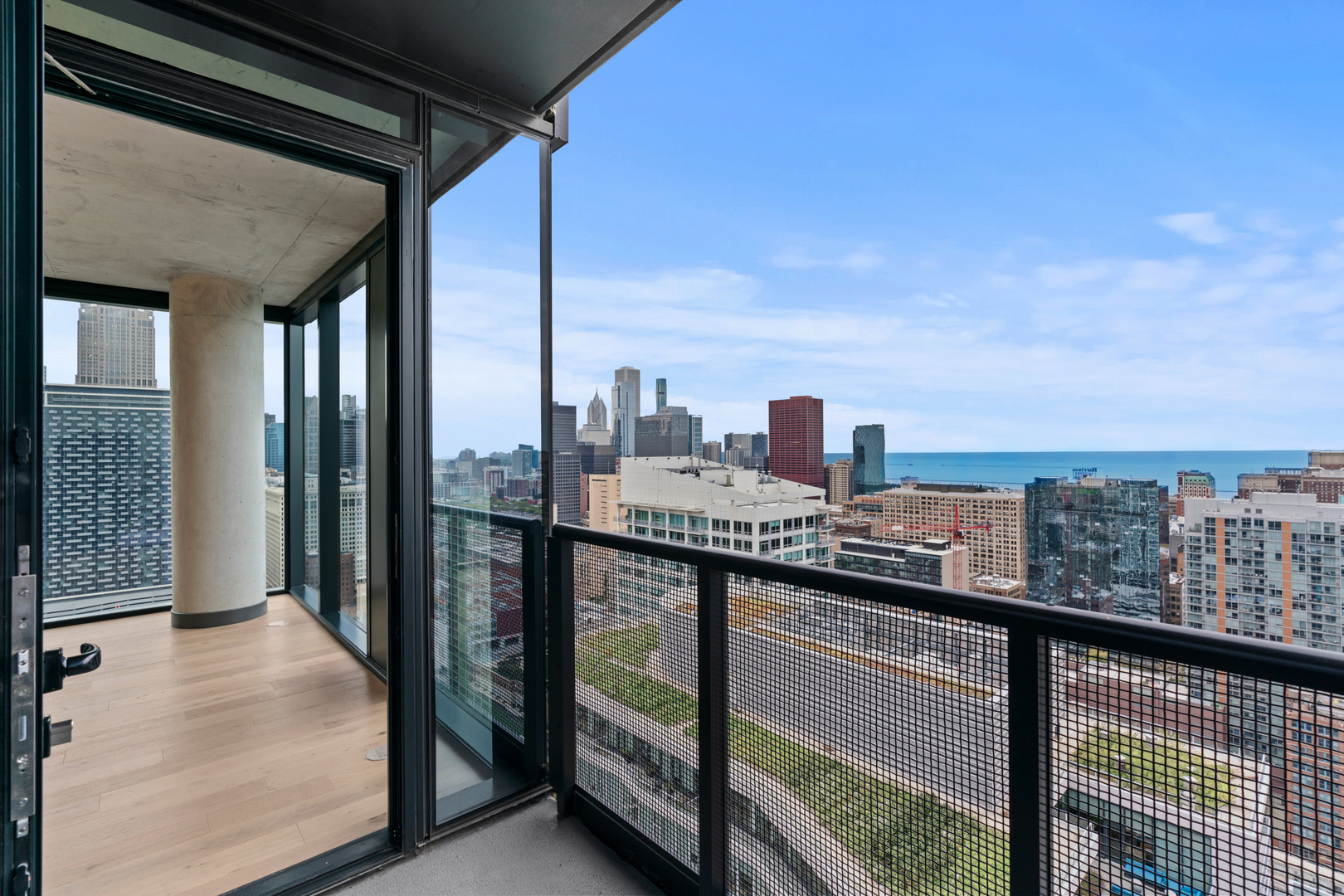 234 West Polk Street, Unit 3708 Chicago, IL 60605 - Photo 31 of 33 a view of a balcony with city