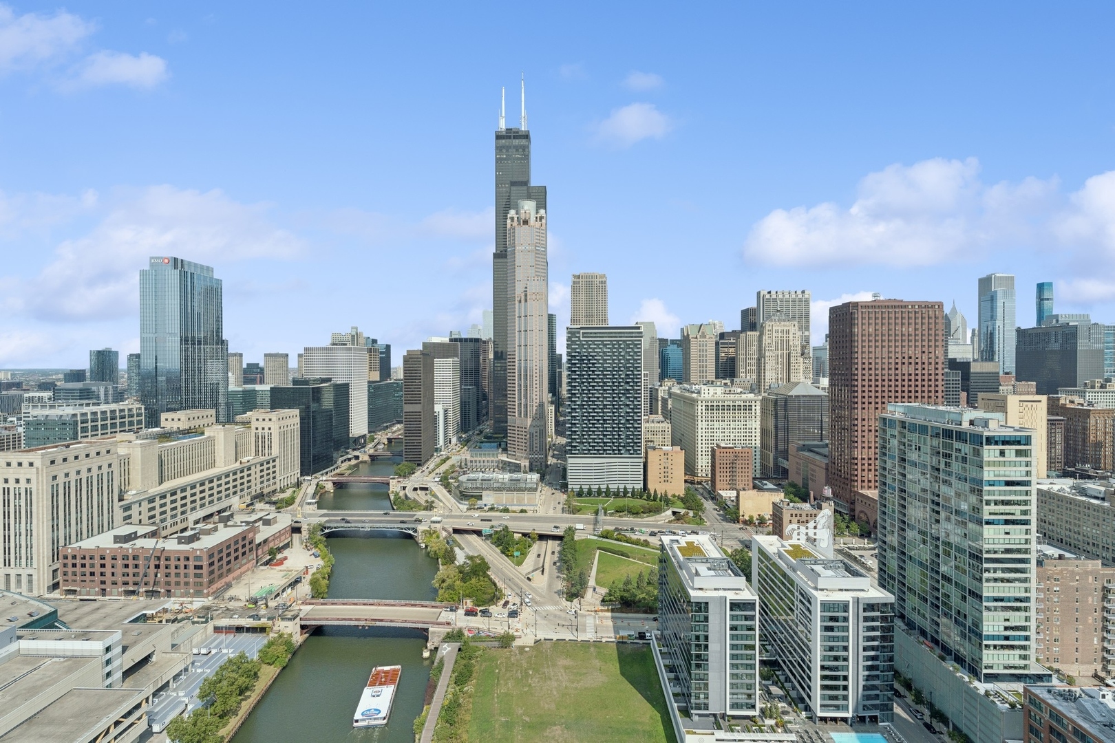 234 West Polk Street, Unit 3708 Chicago, IL 60605 - Photo 32 of 33 a picture of city view