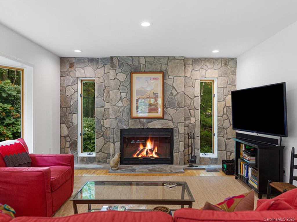 33 Spring Cove Road Swannanoa, NC 28778 - Photo 18 of 48 Gallery Image 18