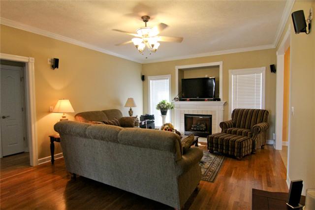 1061 Ferrells Loop Road Manchester, TN 37355 - Photo 6 of 15 Living room offers 9' ceilings, neutral paint, hardwood floors, gas firplace w/t.v. area above, and wiring for surround sound.