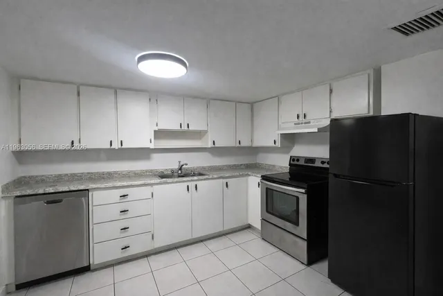 $2,150 | 9351 Fontainebleau Boulevard, Unit B312, Miami, FL 33172