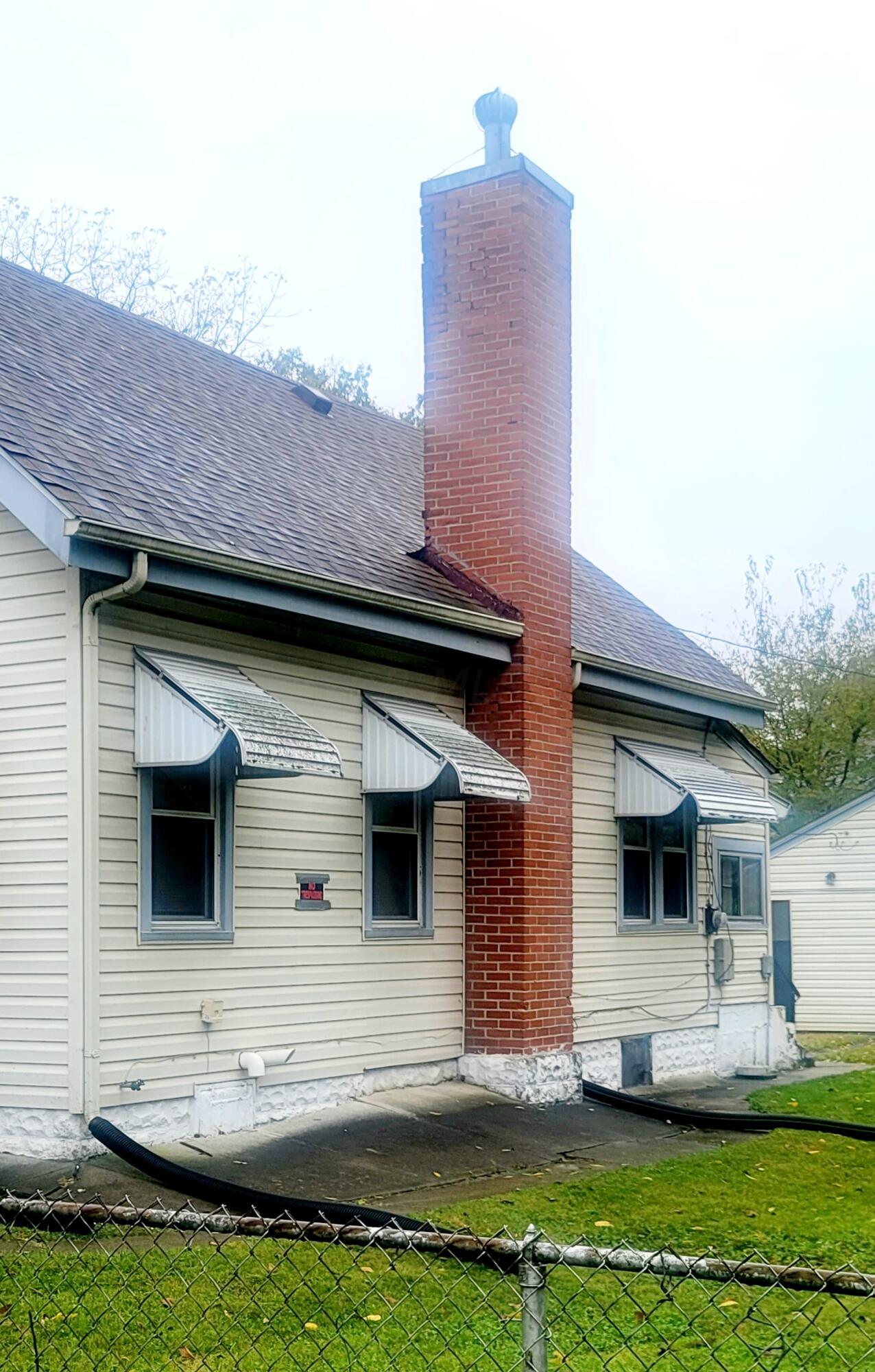 1865 Springmont Avenue Springfield, OH 45506 - Photo 3 of 14 20231020_121635