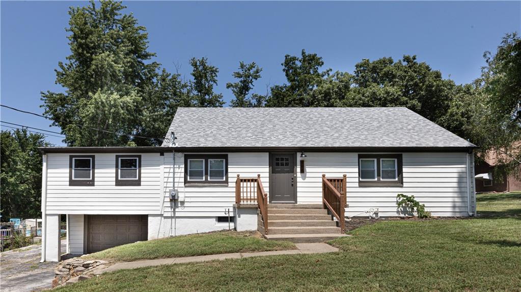 808 Northeast Russell Rd. Kansas City, MO 64116 - Photo 1 of 18 Gallery Image 1