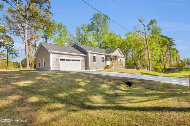 $394,000 | 429 Country Club Drive West, Minnesott Beach, NC 28510