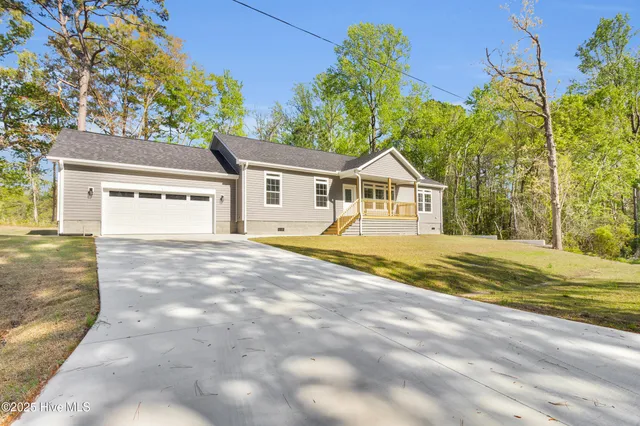 $394,000 | 429 Country Club Drive West, Minnesott Beach, NC 28510
