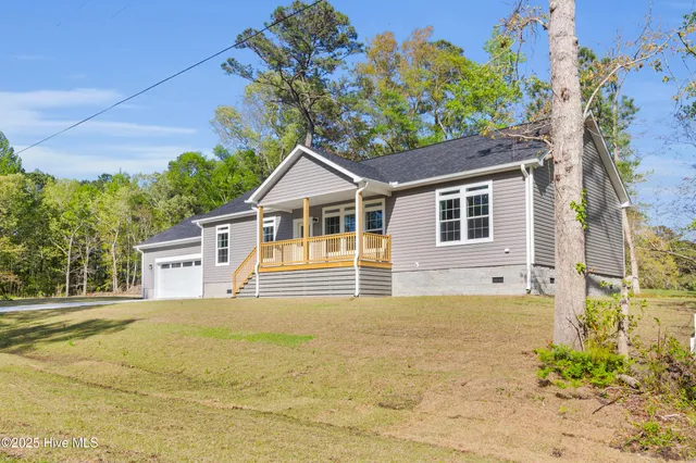 $394,000 | 429 Country Club Drive West, Minnesott Beach, NC 28510