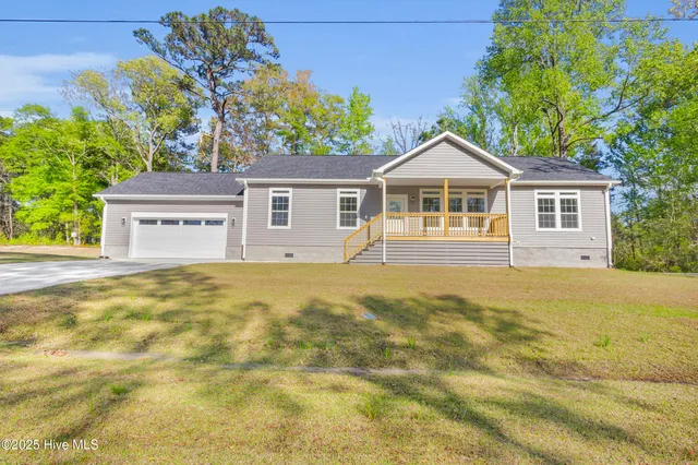 $394,000 | 429 Country Club Drive West, Minnesott Beach, NC 28510
