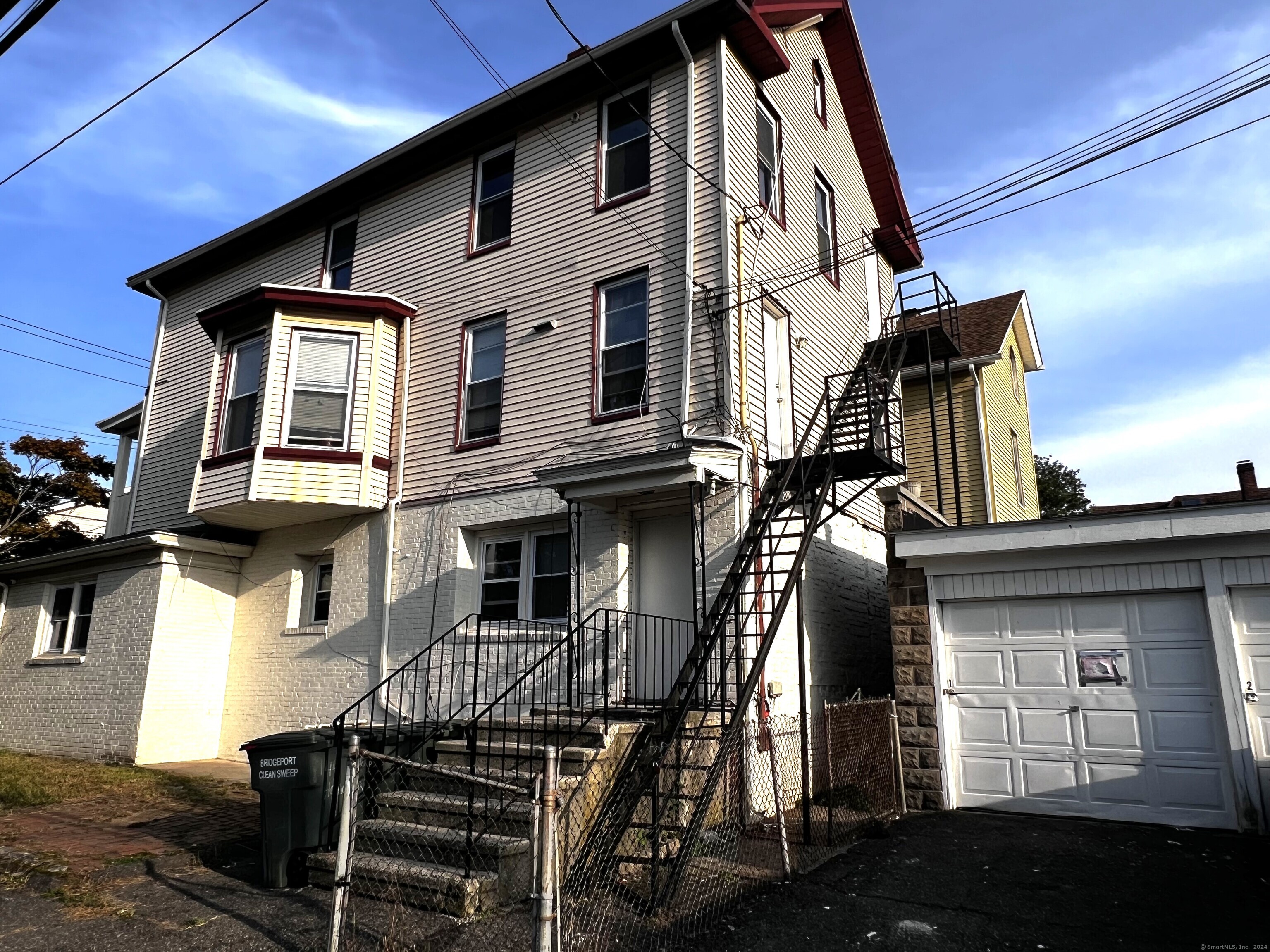 83 Seeley Street, Unit 3 Bridgeport, CT 06604 - Photo 12 of 12 a front view of a house with balcony