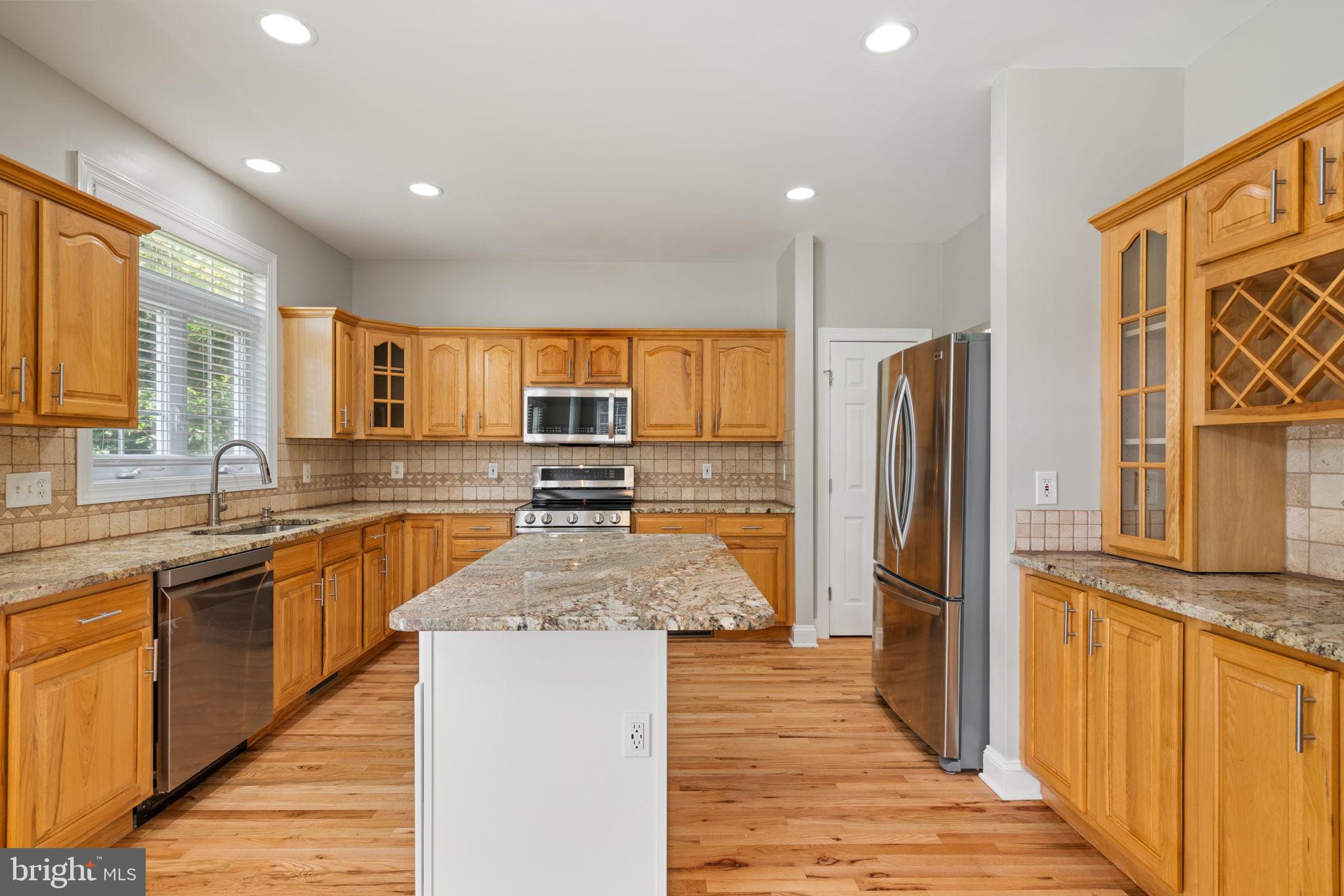 19033 Otley Road Purcellville, VA 20132 - Photo 10 of 52 Kitchen with Granite