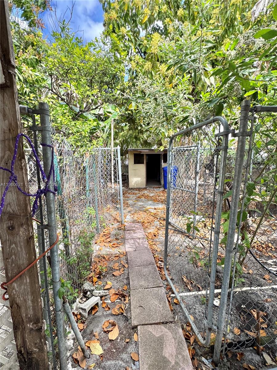 2395 Southwest 2nd Street Miami, FL 33135 - Photo 28 of 41