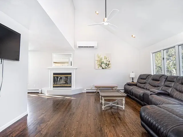 $4,500 | 262 Wood Hill Road, Narragansett, RI 02882