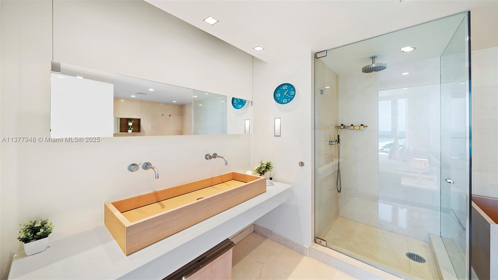101 20th Street, Unit 3909 Miami Beach, FL 33139 - Photo 46 of 61 a room with a mirror and shower