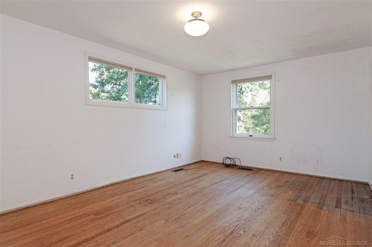 921 Cook Grosse Pointe, MI 48236 - Photo 21 of 26 50016843-21.JPG