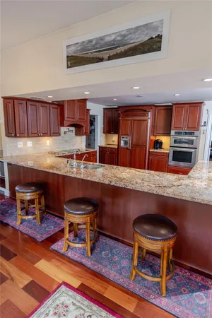 $1,250,000 | 4 Josephine Lane, East Islip, NY 11730
