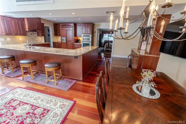 $1,250,000 | 4 Josephine Lane, East Islip, NY 11730