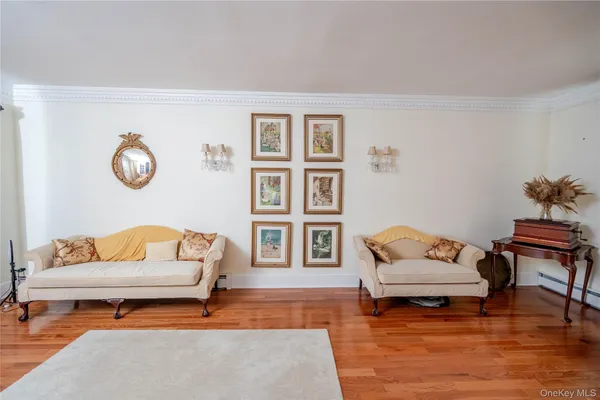 $1,250,000 | 4 Josephine Lane, East Islip, NY 11730