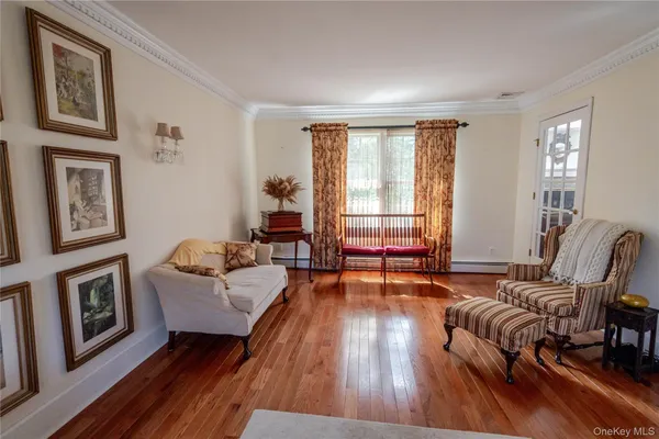 $1,250,000 | 4 Josephine Lane, East Islip, NY 11730