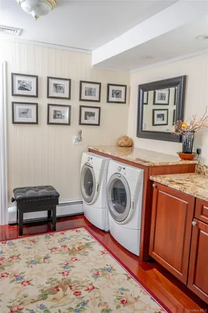 $1,250,000 | 4 Josephine Lane, East Islip, NY 11730