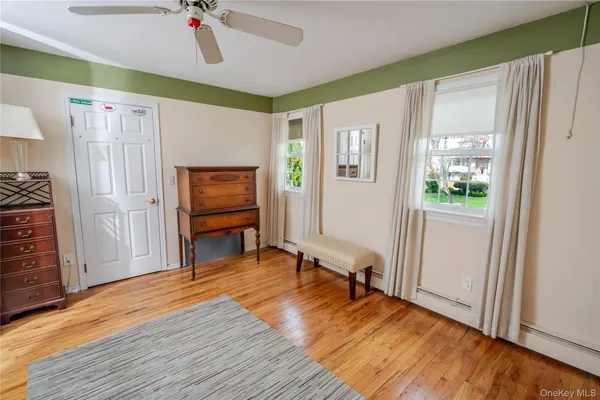 $1,250,000 | 4 Josephine Lane, East Islip, NY 11730