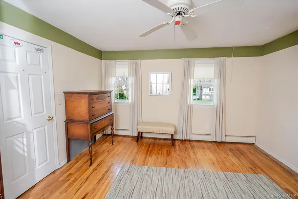 $1,250,000 | 4 Josephine Lane, East Islip, NY 11730