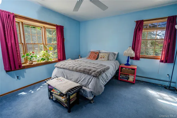 $1,250,000 | 4 Josephine Lane, East Islip, NY 11730