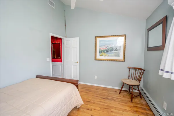 $1,250,000 | 4 Josephine Lane, East Islip, NY 11730