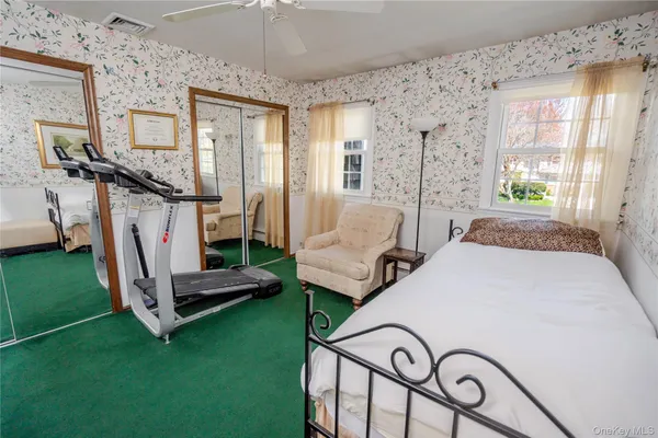 $1,250,000 | 4 Josephine Lane, East Islip, NY 11730