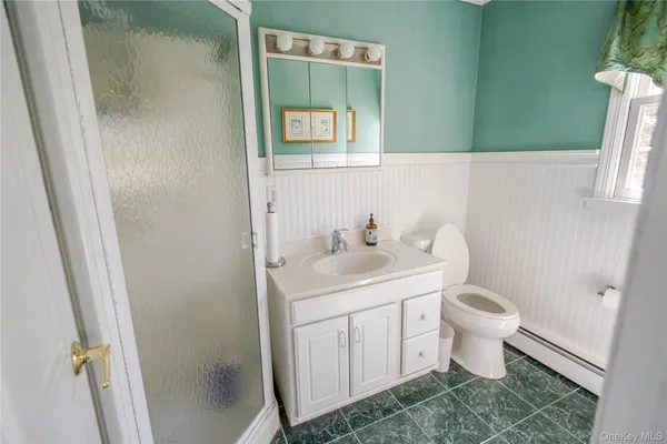 $1,250,000 | 4 Josephine Lane, East Islip, NY 11730