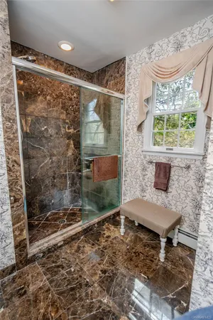 $1,250,000 | 4 Josephine Lane, East Islip, NY 11730
