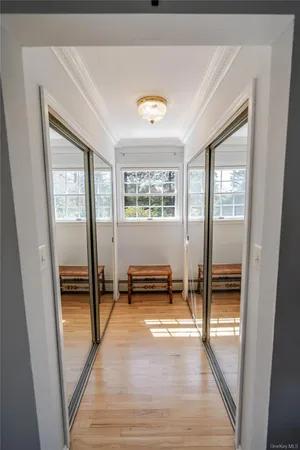 $1,250,000 | 4 Josephine Lane, East Islip, NY 11730